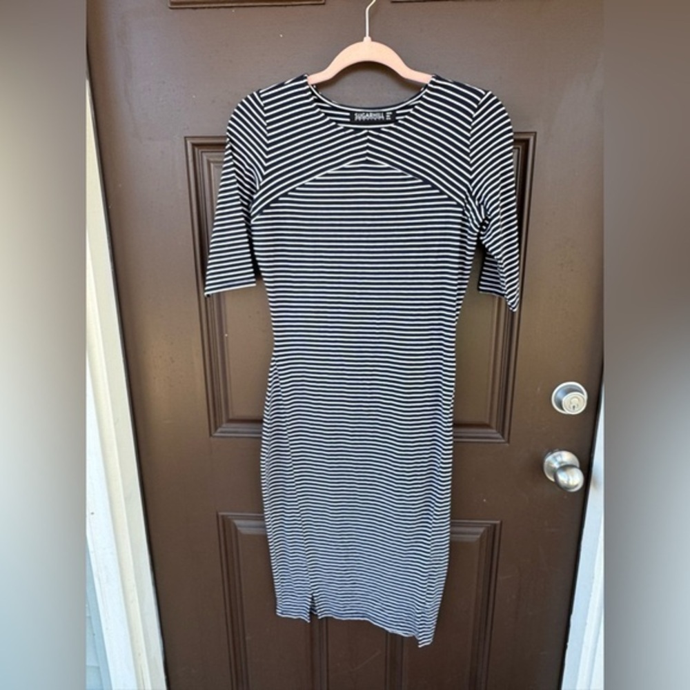 ModCloth Sugarhill Boutique BodyCon Dress
4(US) Navy Blue and White